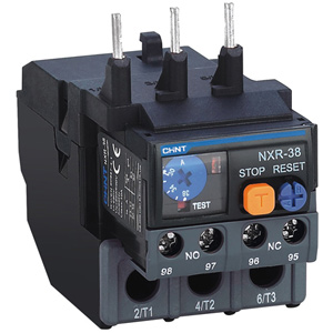 Rơ le nhiệt bảo vệ quá tải và mất pha động cơ AC CHINT NXR-38 23-32A có vi sai nhiệt độ (3-heater); Tiếp điểm phụ: 1NO+1NC; Chế độ giải trừ lỗi: Thủ công, Tự động; Kiểu kết nối: Kẹp vít